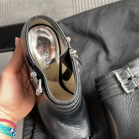 Michael Kors 💯 authentic leather 👠 size 7 real and soft leather. - Picture 5 of 8